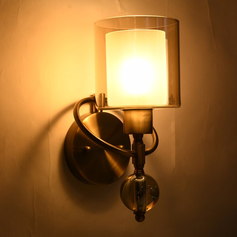 Antique Brass Finish Wall Light (JH22046/1)